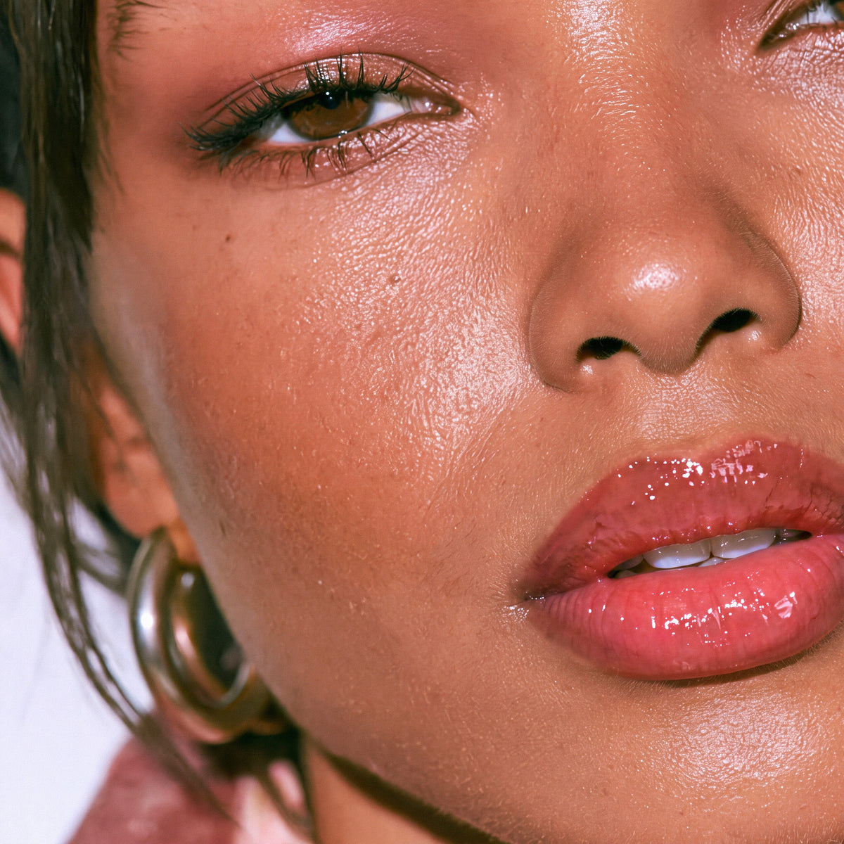 KISS OFF Glossy Lip Stain — Left on Red